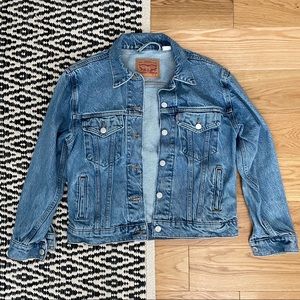 LEVI’S ex-boyfriend trucker denim jacket